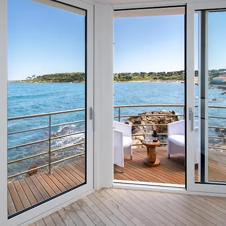 Le Chaland - Pied Dans L'eau - Waterfront